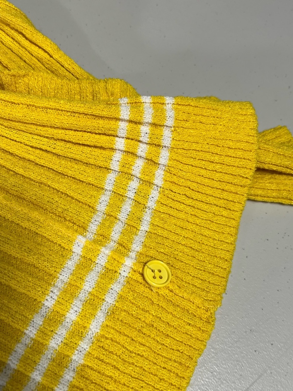 HOLT RENFREW Vintage Textured Ribbed Knit Cardigan - Picture 6 of 10